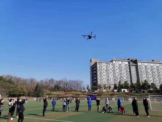 学院邀请企业技术人员演示无人机数据采集和处理